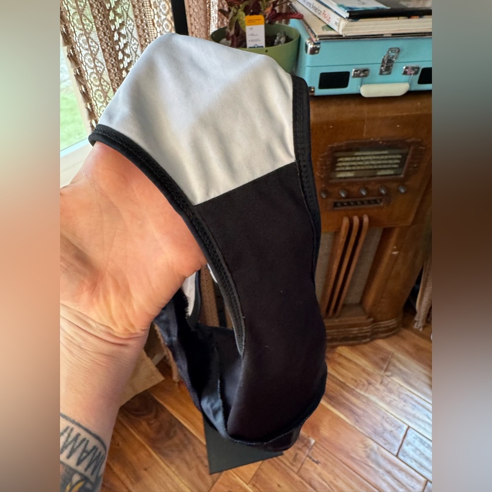 Leopard Print Swimsuit - Picture 4 of 6